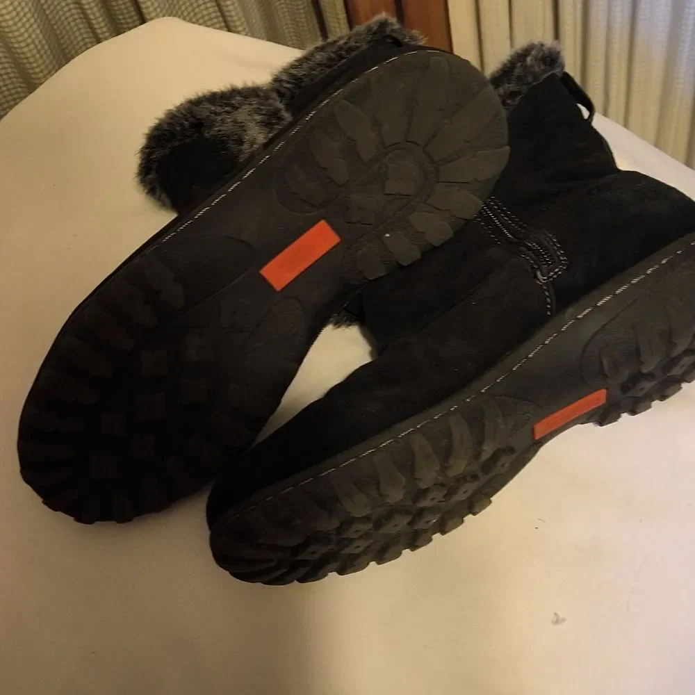 Khombu faux fur boots